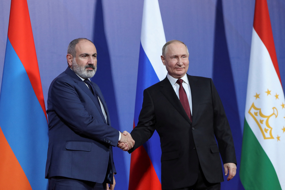 Hosting Putin, Armenian Leader Complains Of Lack Of Help From Russian ...