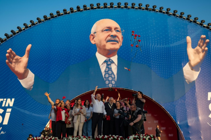 Opposition leader Kemal Kilicdaroglu vows to end economic chaos and free jailed government foes