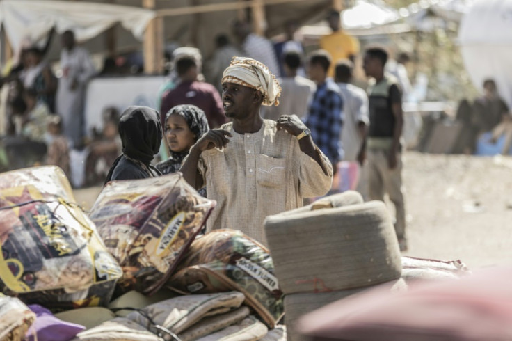 People who fled Sudan for Ethiopia have their belongings security checked in Metema