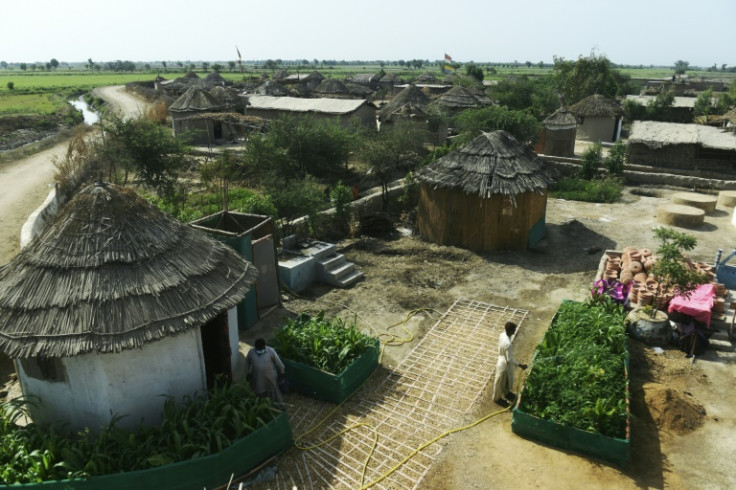 Pono Colony is in Sanjar Chang village, Tando Allahyar district