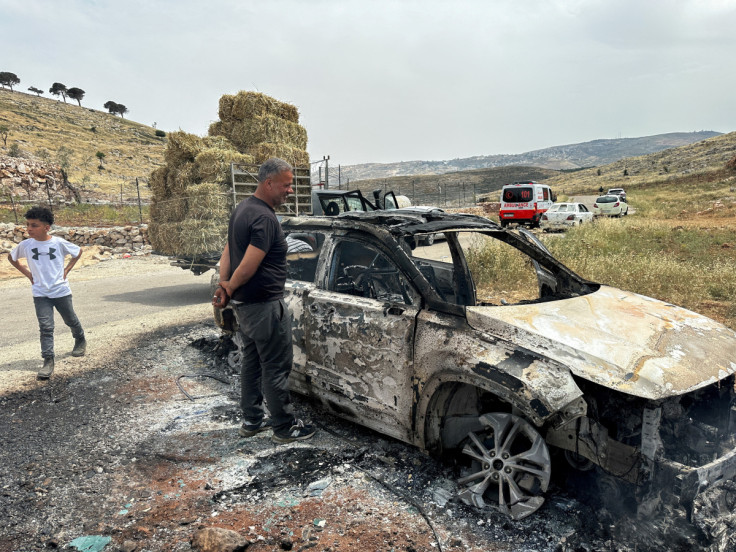 Israeli settlers fire at Palestinian farmers as they work in their land, torch cars
