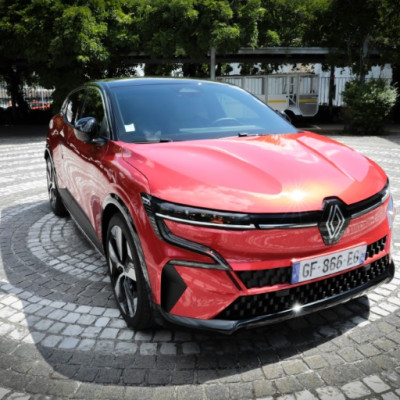 Renault had wanted to spin off its electric vehicle unit into Ampere, hoping that running it as a separate company would make it more agile in the rapidly developing sector