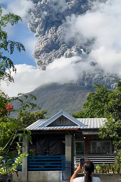 The Philippine government has ordered the evacuation of villages near Kanlaon